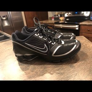 Black Nike women’s running shoes 👟